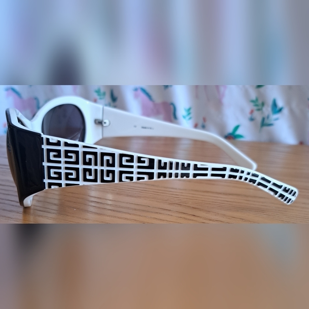 Vintage Y2K Givenchy SGV568 Black & White Logo Sunglass Glasses Shades Frames - Picture 5 of 7